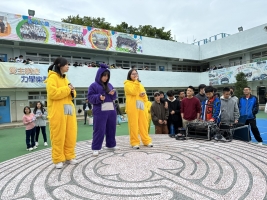Enlarge 同學們於綜藝節目時段表演