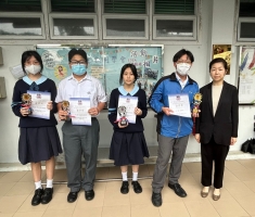 普通話歌唱比賽初級組冠亞季軍同學與校長合照