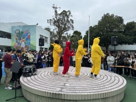 Enlarge 跳舞表演
