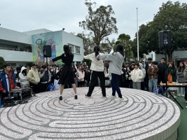 Enlarge 跳舞表演