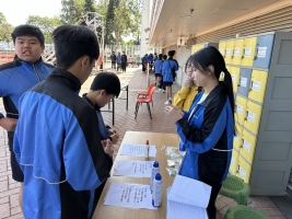 Enlarge 學生會幹事為健兒們提供運動相關的服務